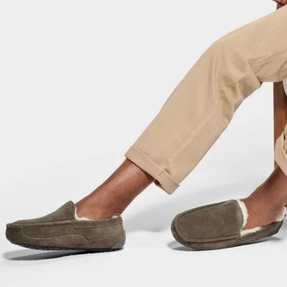 UGG® Ascot Slipper